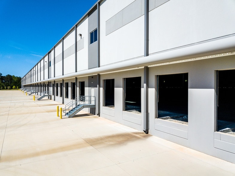 2000 Logistics Center Dr, Fairburn, GA à louer - Photo du bâtiment - Image 2 de 18