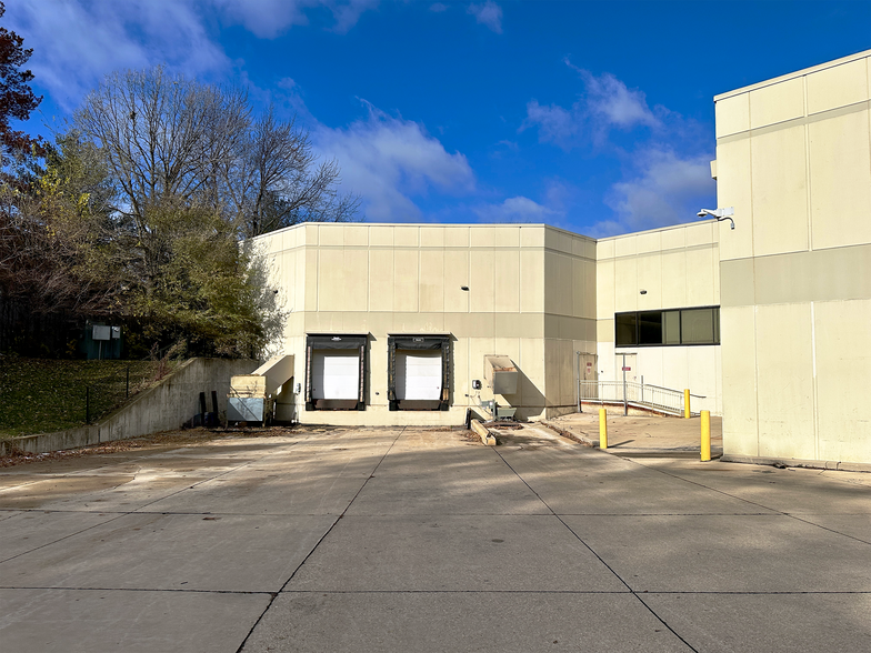 2181 Logan Ave, Waterloo, IA à vendre - Photo du bâtiment - Image 3 de 5