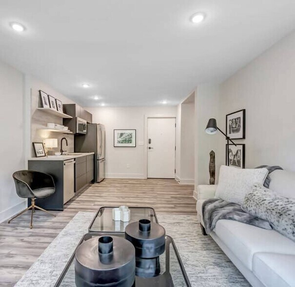 Mt. Lookout Square portefeuille de 8 propriétés à vendre sur LoopNet.ca - Photo intérieure - Image 3 de 10