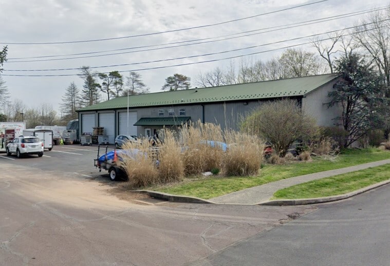 633 Jones Ave, Lansdale, PA for sale - Building Photo - Image 2 of 15