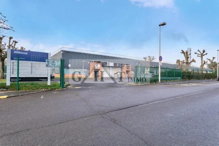 Office in Villepinte for lease - Building Photo - Image 2 of 4