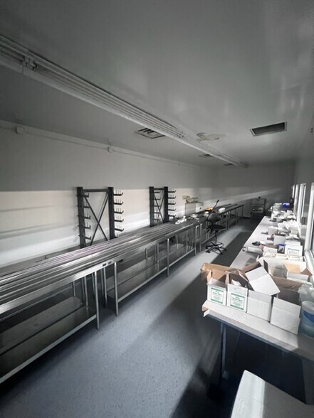 5700 Hartsdale Dr, Houston, TX for lease - Interior Photo - Image 2 of 18