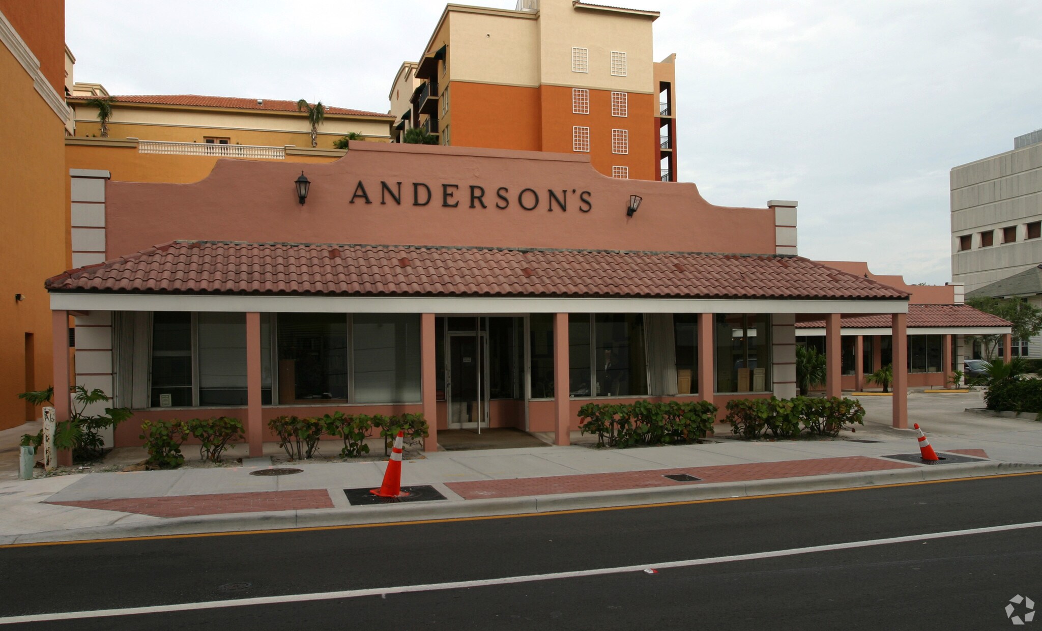 605 S Olive Ave, West Palm Beach, FL à louer Photo principale- Image 1 de 14