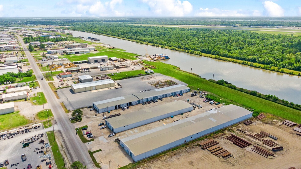 2211 - 2217 Engineers Rd, Belle Chasse, LA for lease - Building Photo - Image 2 of 4
