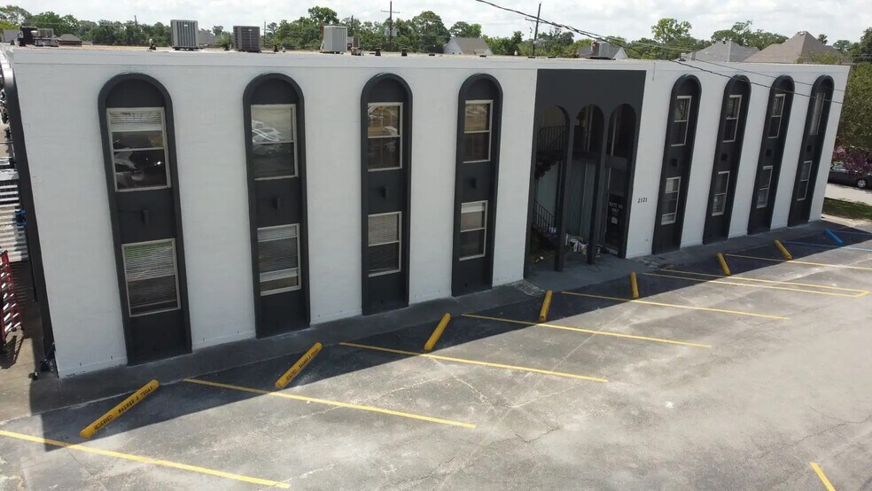 2121 N Causeway Blvd, Metairie, LA for lease - Building Photo - Image 2 of 6