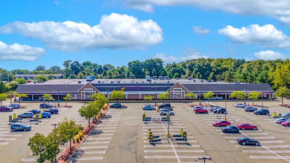 827 Bridgeport Ave, Milford, CT à louer - Photo du bâtiment - Image 3 de 6