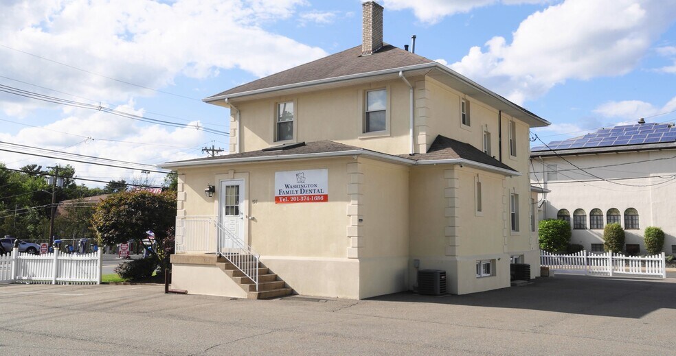 197 S Washington Ave, Bergenfield, NJ à vendre - Vidéo sur l’inscription commerciale - Image 2 de 37