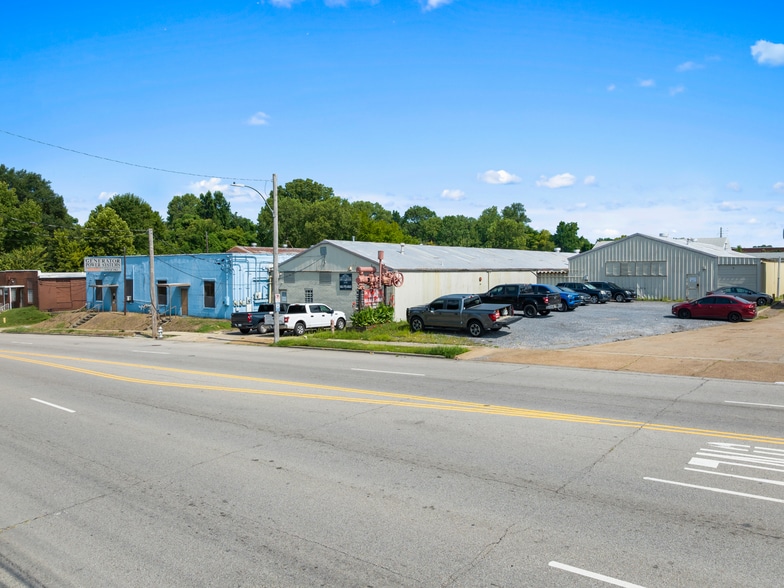Lamb's Machine Works Portfolio portfolio of 2 properties for sale on LoopNet.ca - Building Photo - Image 2 of 5