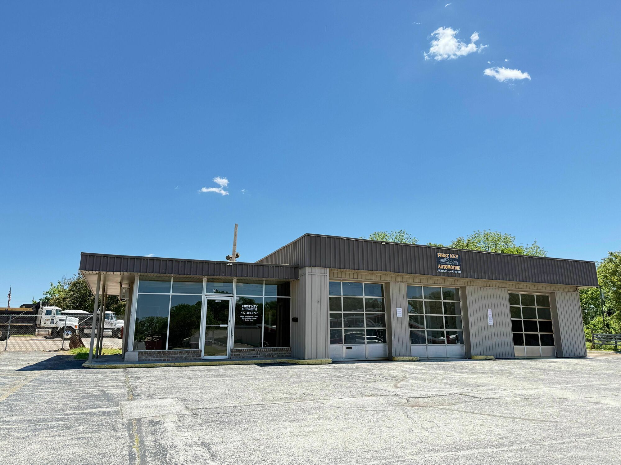 634 W Commercial St, Springfield, MO for lease Interior Photo- Image 1 of 5