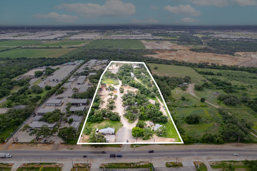 18816 & 18820 FM 2252, San Antonio, TX for sale - Primary Photo - Image 1 of 18