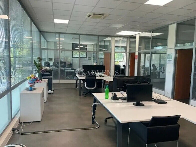 Bureau dans Bussy-Saint-Martin à louer - Photo du bâtiment - Image 2 de 8