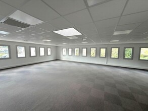 Chemin De Saint Lambert, La Penne-sur-Huveaune for lease Interior Photo- Image 2 of 8