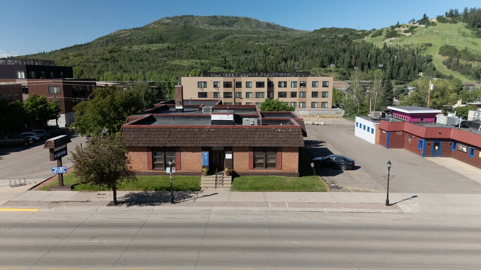 401 Lincoln Ave, Steamboat Springs, CO à vendre - Photo du bâtiment - Image 2 de 17