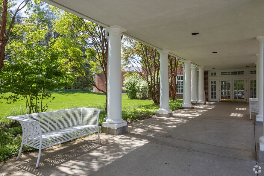 6938 Elm Valley Dr, Kalamazoo, MI for lease - Building Photo - Image 3 of 10