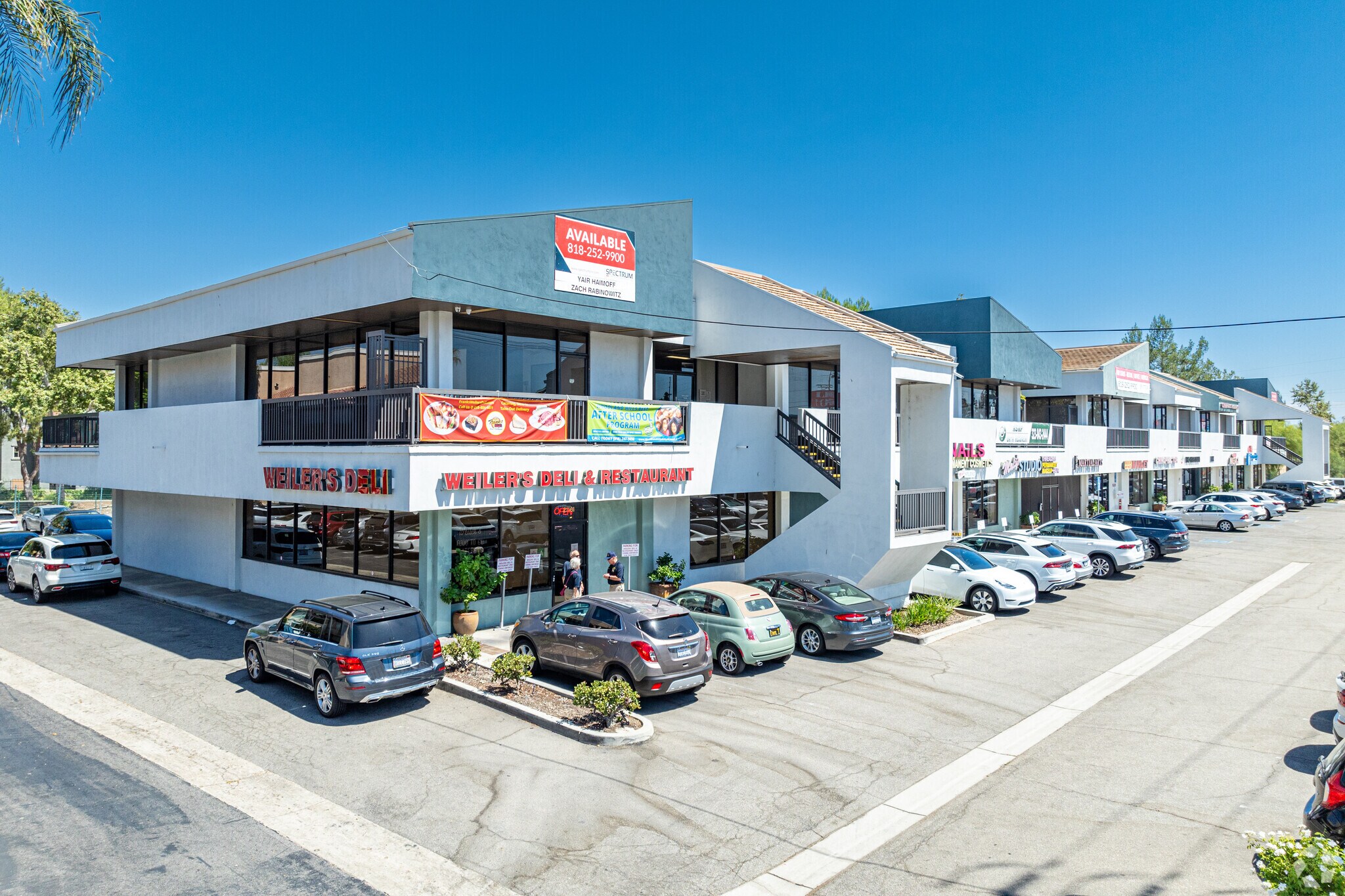 21101-21163 Victory Blvd, Canoga Park, CA à louer Photo principale- Image 1 de 10