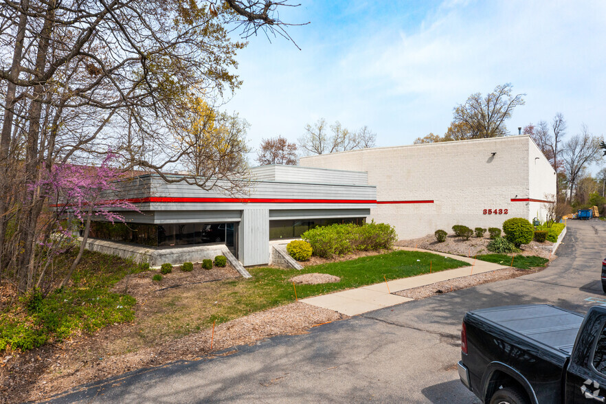 35432 Industrial Rd, Livonia, MI for sale - Building Photo - Image 1 of 1