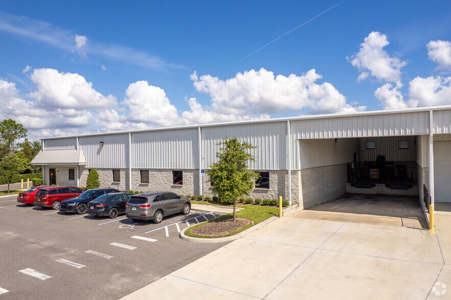 644 Trestle Pt, Sanford, FL à louer - Photo du bâtiment - Image 3 de 4