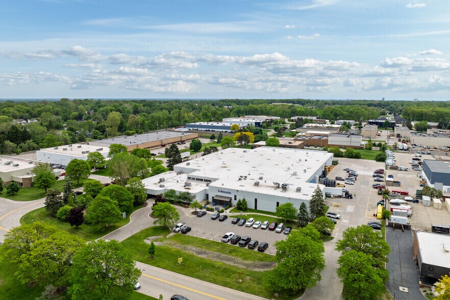 2700 Product Dr, Rochester Hills, MI à louer - Photo du bâtiment - Image 1 de 6