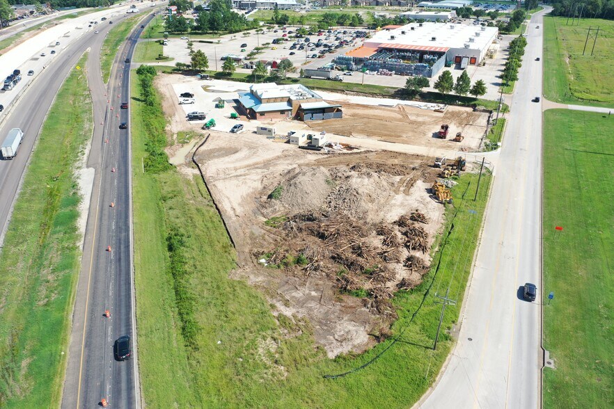 918 Veterans Memorial Pky, Huntsville, TX à louer - Photo du bâtiment - Image 2 de 6