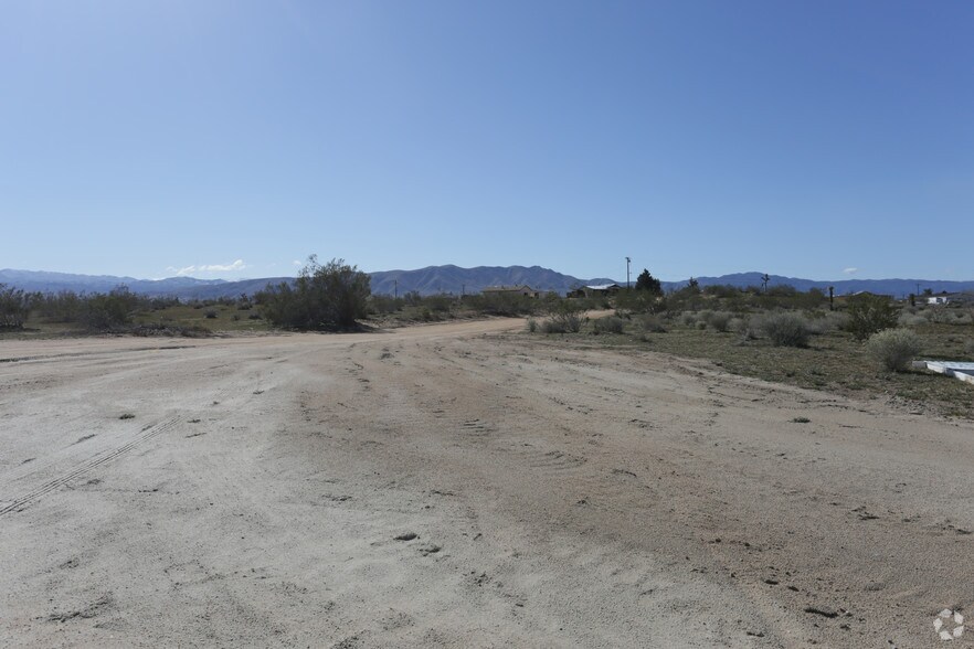 Bear Valley Rd, Apple Valley, CA à vendre - Photo du bâtiment - Image 1 de 4