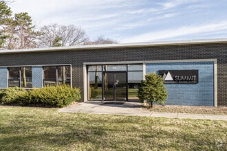 59 Spence St, Bay Shore, NY à louer Photo du bâtiment- Image 1 de 2