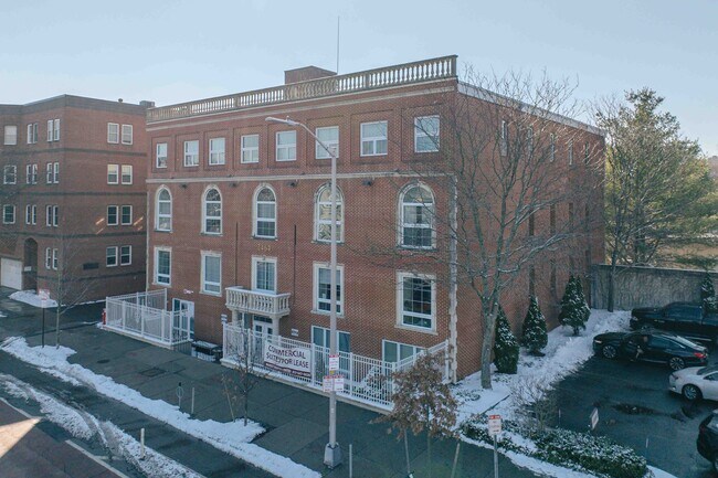 Plus de détails pour 2464 Massachusetts Ave, Cambridge, MA - Bureau à louer