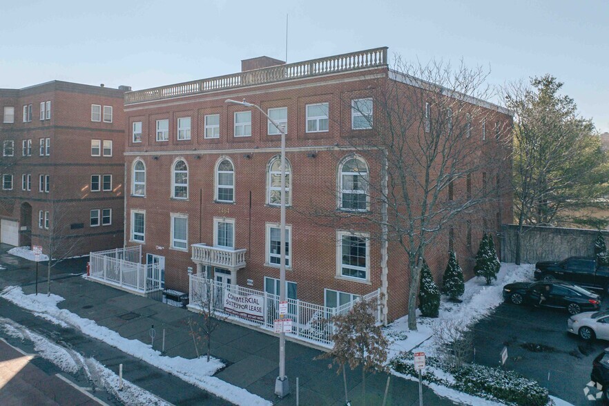 2464 Massachusetts Ave, Cambridge, MA for lease - Primary Photo - Image 1 of 5