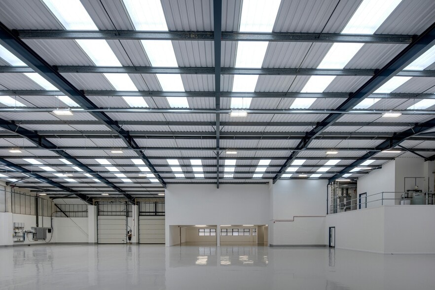 16 Colonial Way, Watford for lease - Building Photo - Image 2 of 13