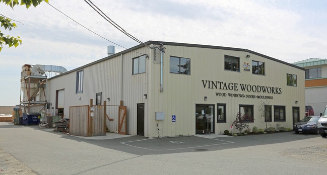 Plus de détails pour 6701 Oldfield Rd, Saanich, BC - Industriel à vendre
