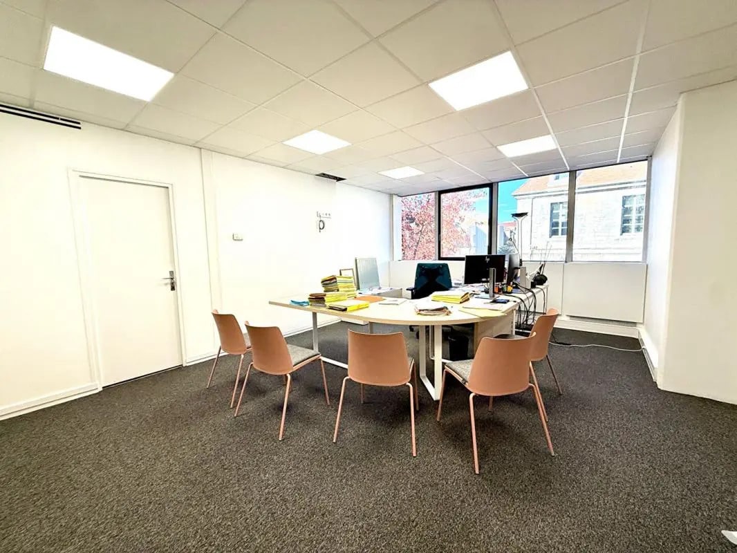 Office in Besançon for sale Interior Photo- Image 1 of 7