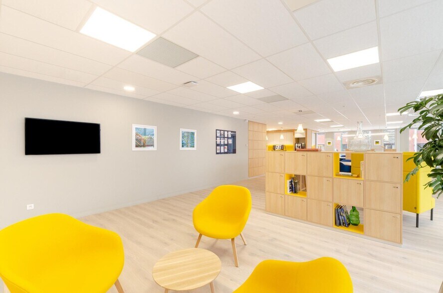 Office in  for lease - Interior Photo - Image 3 of 5