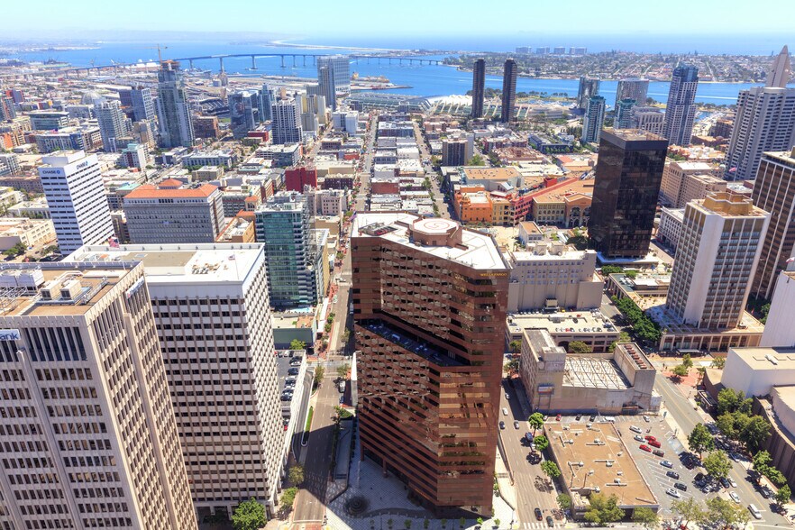 401 B St, San Diego, CA à louer - Photo du bâtiment - Image 3 de 15