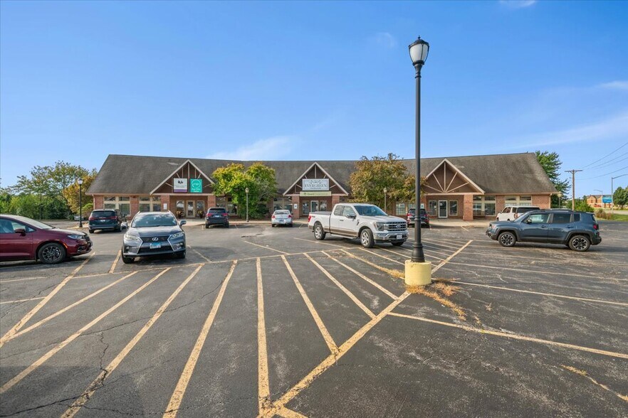 3111-3131 Robbins Rd, Springfield, IL à louer - Photo du bâtiment - Image 2 de 4