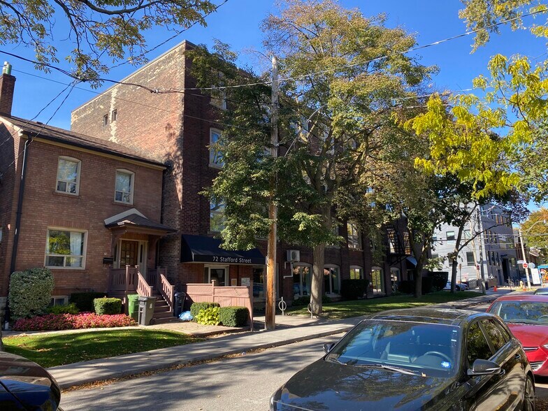 72-74 Stafford St, Toronto, ON à louer - Photo du bâtiment - Image 2 de 2