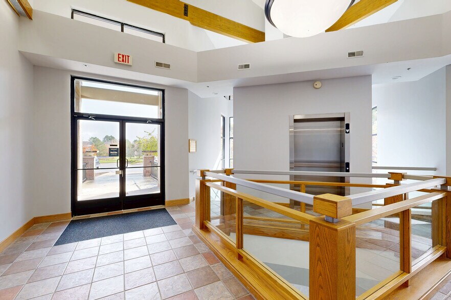 822 Centennial Way, Lansing, MI à vendre - Numérisation 3D de Matterport - Image 3 de 21