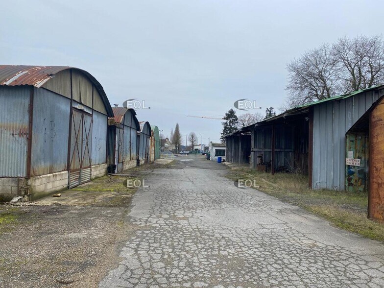 Industrial in Santeny for lease - Building Photo - Image 2 of 6