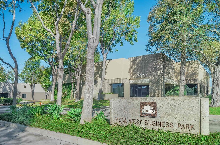 1001 Brioso Dr, Costa Mesa, CA à louer - Photo du bâtiment - Image 1 de 6