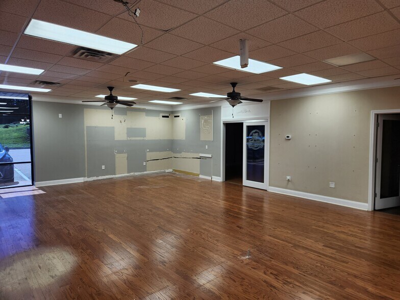 1420 Mcfarland Blvd, Northport, AL à louer - Photo int rieure - Image 3 de 7