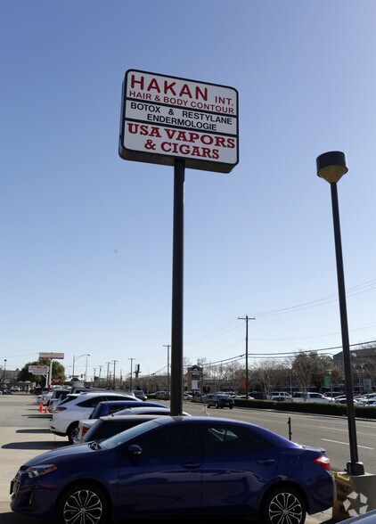 5601 W Lovers Ln, Dallas, TX à louer - Photo du bâtiment - Image 3 de 5