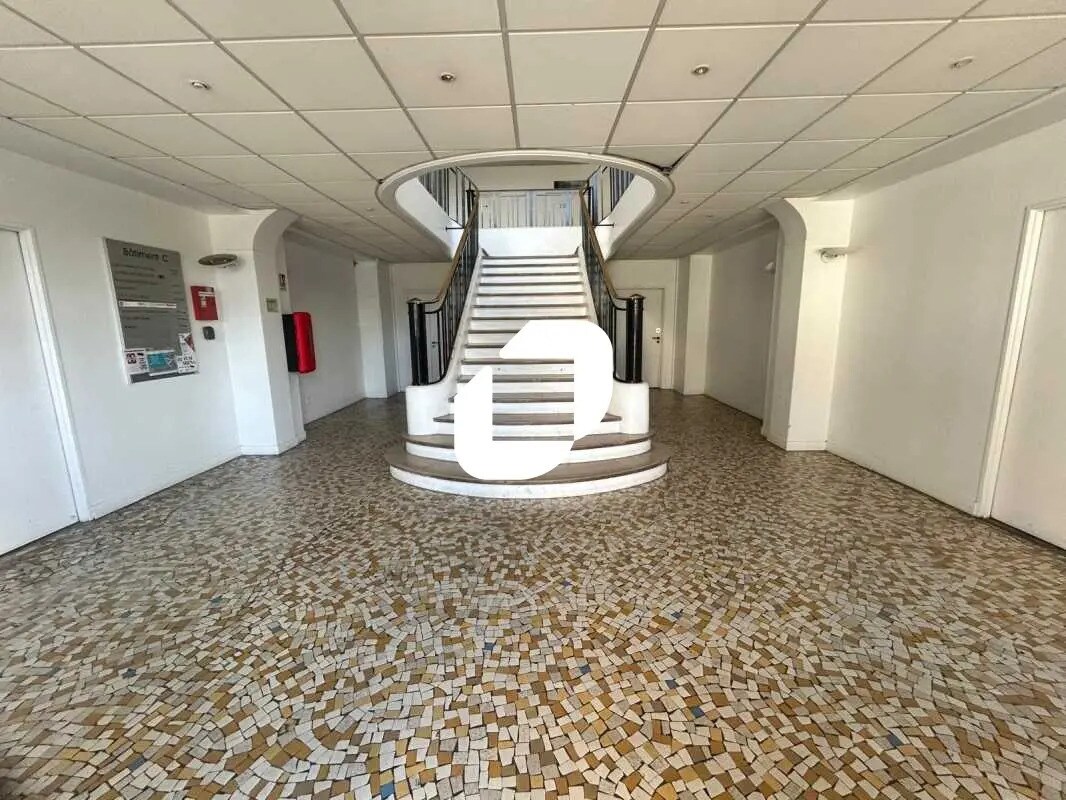 Bureau dans Conflans-Sainte-Honorine à louer Hall d’entrée- Image 1 de 8