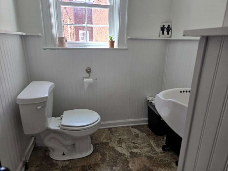 118 Main St, Lenoir, NC for lease - Building Photo - Image 2 of 6