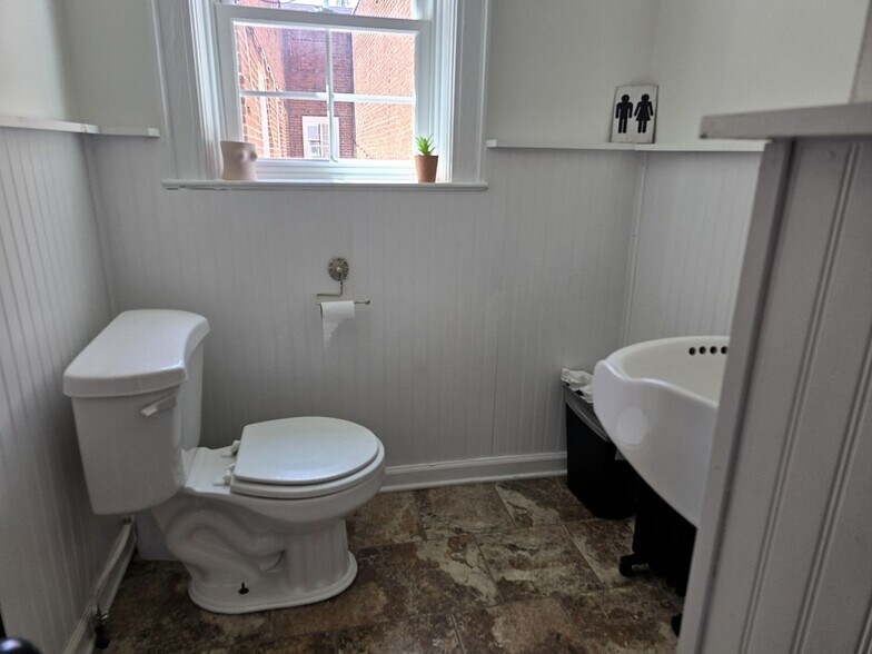 118 Main St, Lenoir, NC à louer - Photo du bâtiment - Image 2 de 6