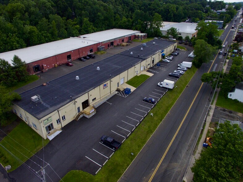 533 Davisville Rd, Willow Grove, PA à louer - Photo du bâtiment - Image 3 de 6