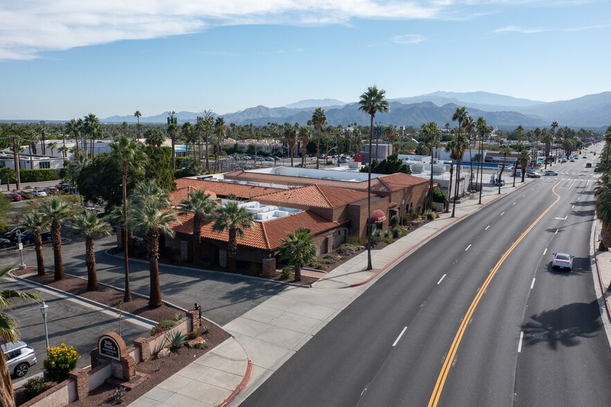1800 N Palm Canyon Dr, Palm Springs, CA à vendre - Photo du bâtiment - Image 3 de 34