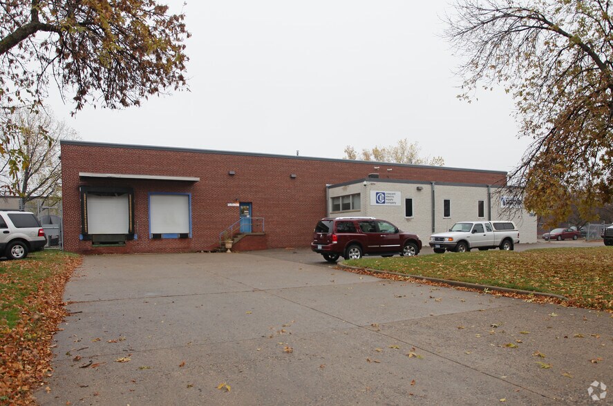 2360 N Nevada Ave, Minneapolis, MN à vendre - Photo du bâtiment - Image 2 de 59