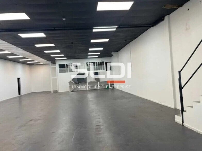 Flex in Villeurbanne for lease - Building Photo - Image 2 of 9