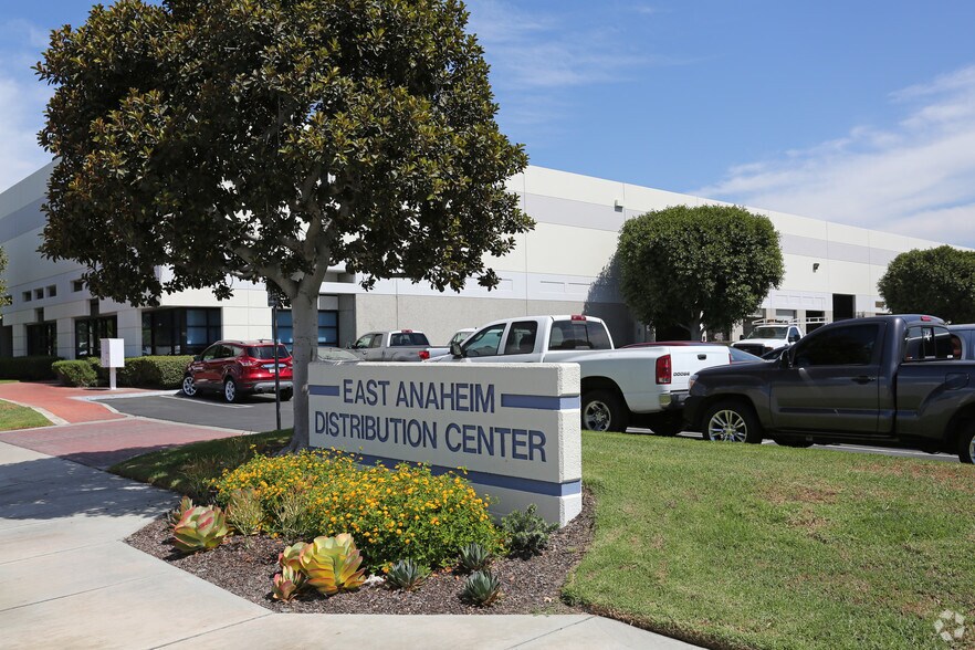 1150 N Red Gum St, Anaheim, CA à louer - Photo du bâtiment - Image 3 de 8