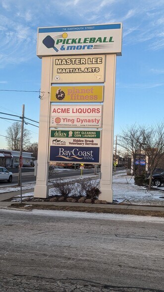 718 Dartmouth St, Dartmouth, MA à louer - Photo du bâtiment - Image 3 de 11