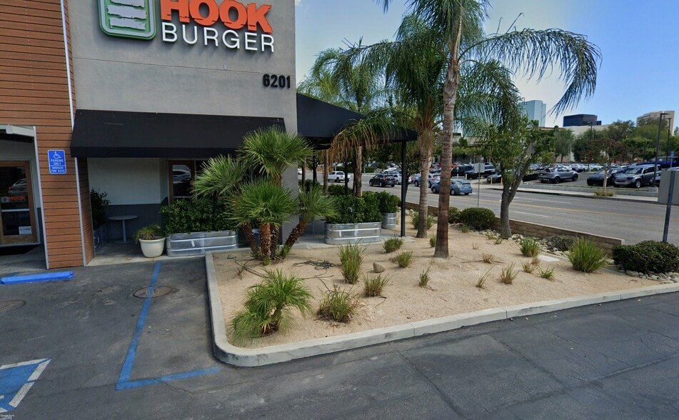 6201-6203 Topanga Canyon Blvd, Woodland Hills, CA for lease - Building Photo - Image 3 of 9