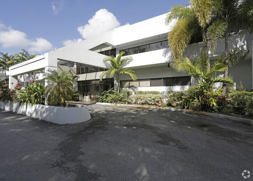 16400 NW 2nd Ave, Miami, FL à louer - Photo du bâtiment - Image 2 de 4